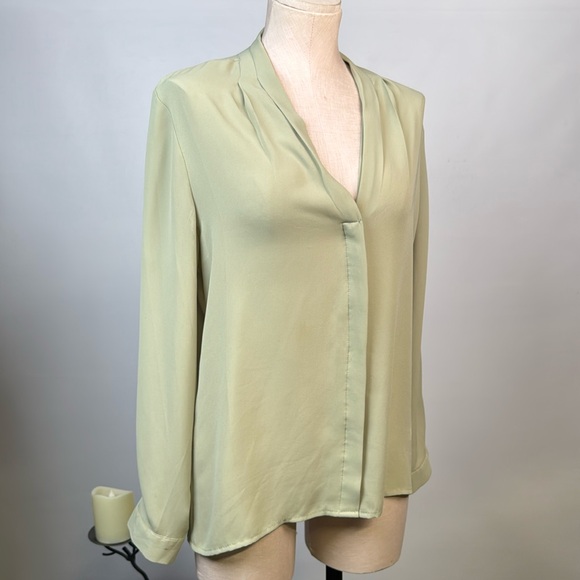 Violet+Claire Elegant button-down blouse - Picture 1 of 8